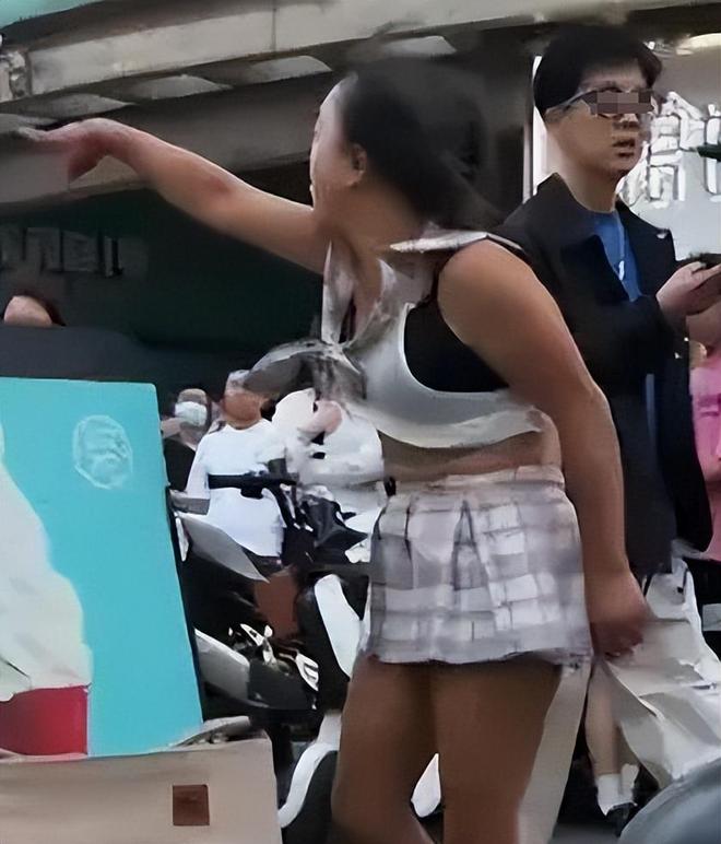 续！女子闹事原因曝光车主朋友再发声pg电子平台山东“钟无艳”砸车后(图13)